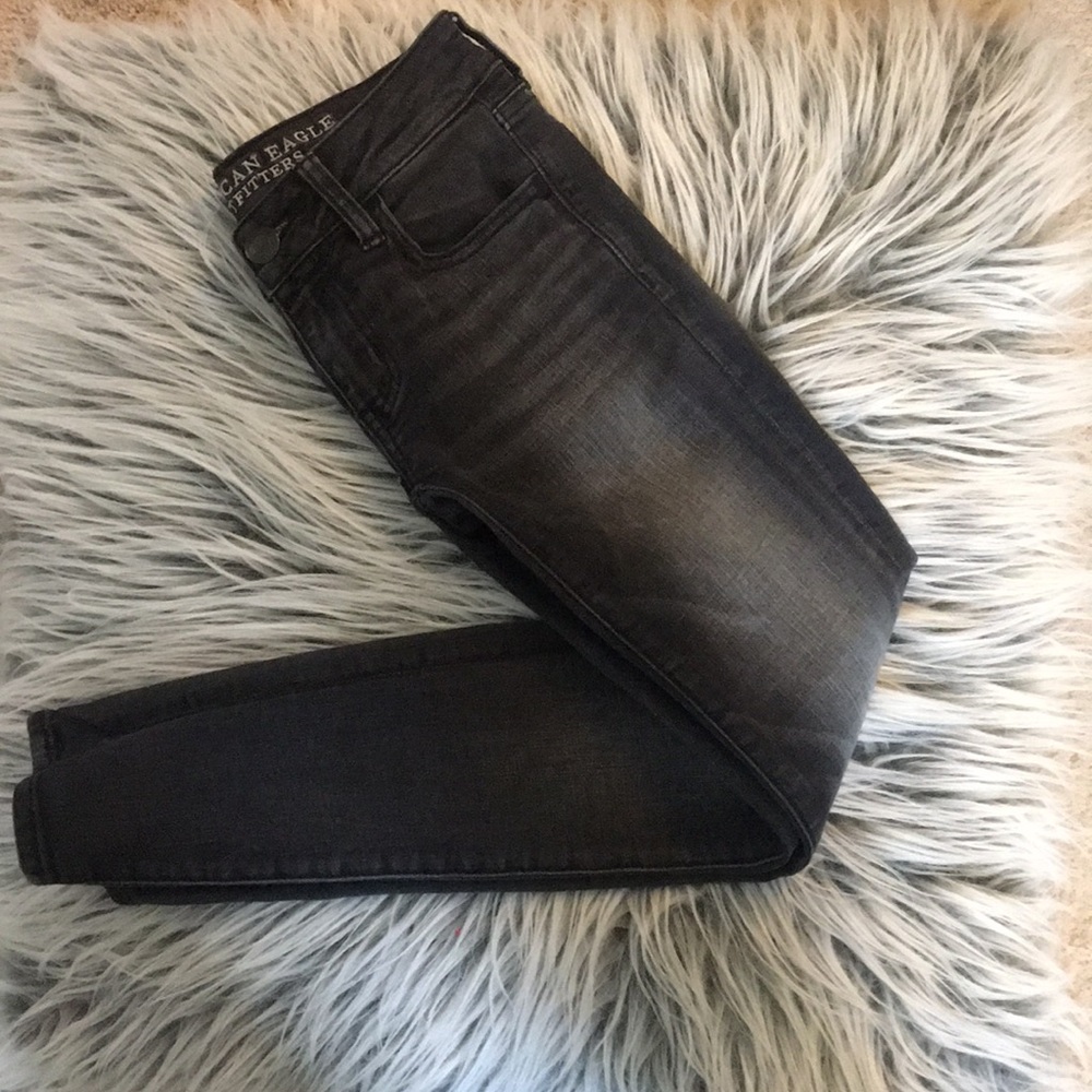 Black American Eagle skinny jeans